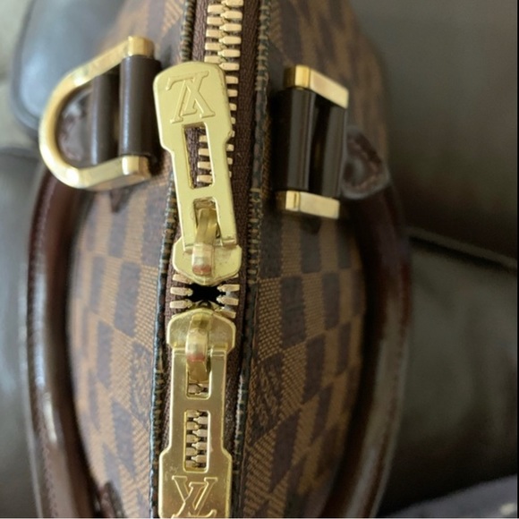 Louis Vuitton Alma Authentic in Damier Ebene print with Red fabric interior - Picture 8 of 15